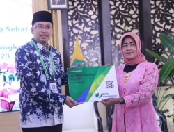 Peringati Hari Kartini, Bupati Gus Muhdlor Ajak Ratusan Kader Kesehatan Kampanyekan Hidup Sehat Cegah Stunting dan BABS