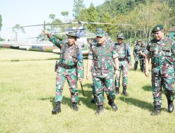 Pangdivif 2 Kostrad Dampingi Kasad Dalam Meninjau Jalannya Latihan Pratugas Yonif MR 411 Kostrad