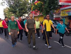 Sambut HUT Bhayangkara Ke 77, Danpuslatpurmar -5 Baluran Ikuti Olah Raga Bersama