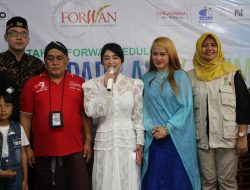 Velline Ayu dan Dewi Perssik Santuni Anak Yatim di HUT FORWAN ke 9 Tahun