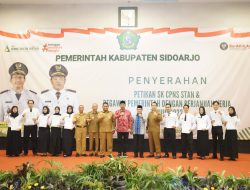 Bupati Sidoarjo Serahkan SK 1.161 PPPK Tenaga Kesehatan Formasi Tahun 2022