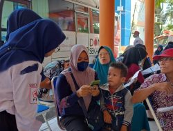 KSR PMI Unit Unmuh Jember Adakan Donor Darah Sukerala dan Vaksinasi Gratis