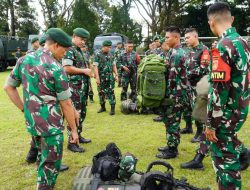 Pangdivif 2 Kostrad Dampingi Pangkostrad Periksa Kesiapan Operasi Satgas Pamtas Mobile TNI di Wilayah Papua Yonif MR 411 Kostrad TA 2023