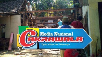 H. Fauzi Bedah Rumah Warga Desa Sumber Salak Bondowoso