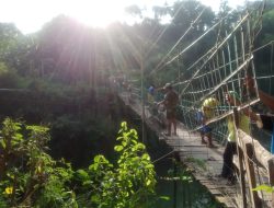 Warga Dusun palongan Kompak Gotong Royong perbaiki jembatan Penghubung Desa Gentong dan Kalitapen