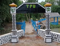 Luar Biasa Gapura dan Pagar Makam Berdiri Kokoh di Desa Padomasan Jombang