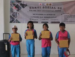 Inovasi yang Berbeda KSR PMI Unit Unej Gelar Bhakti Sosial di SD Kebonsari 05