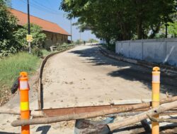 Proyek Jalan Beton Ruas PG. Krembung-Mojoruntut Sidoarjo Masuk Tahap Pengecoran Pondasi dan Pemasangan Drainase