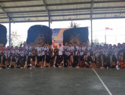 Ribuan Siswa-siswi SMA Bima Ambulu Sambut Kedatangan Ketua PGRI Jawa Timur