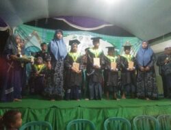 Memperingati Maulid Nabi Muhammad SAW dan Wisuda Tahfidz Quran Angkatan Ke-VI Santri TPQ Rodlotul Jannah