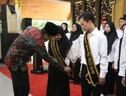 Kukuhkan BEM Delta Sidoarjo, Gus Muhdlor Ajak Mahasiswa Mengabdi Untuk Sidoarjo