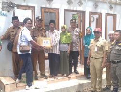 PMI Beri Bantuan Sembako kepada Matirejo, Korban Bencana Alam Sambaran Petir