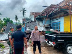 Sigap, Polsek Prajekan Cek Rumah Warga Korban Puting Beliung