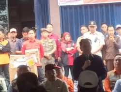 Pj.Gubernur Agus Fatoni Tinjau Banjir di Muratara dan Langsung Memberikan Bantuan Secara Simbolis