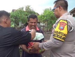 Satlantas Polres Bondowoso Kolaborasi Dengan Komunitas STMJ (Seduluran Tanpa Memandang Jabatan) Bantu Korban Angin Puting Beliung