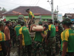 Bahu membahu Prajurit Yonif 514/SY/9/2 Kostrad hingga hari ke-4 Penanggulangan Bencana Alam Angin Puting Beliung