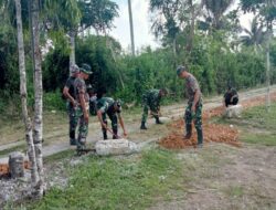 Jelang Pembukaan TMMD Ke-119 Tahun 2024, Anggota Kodim 0808/Blitar Gelar Gotong Royong Bersihkan Tempat Kegiatan