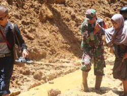 Tinjau Lokasi Longsor, Dandim 0422 & Kapolres Lampung Barat Minta Kementerian PUPR untuk bertindak cepat