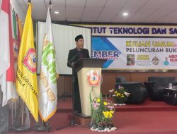 Kuliah Umum Sekaligus Launching Buku Hukum Pertanahan dan Buku Melawan Hukum Dua Tokoh ICMI Orda Jember Berlangsung Meriah