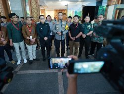 Kapolda Jatim Pastikan Proses Rekapitulasi Pemilu di KPU Jatim Berjalan Aman dan Lancar