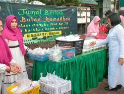 Peringati HUT PERSIT Ke-78, Prajurit Dan Persit Koramil Prajekan Gelar Doa Bersama Dan Bagi-BagiTakjil Gratis