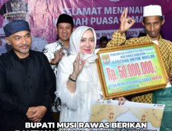 Bupati Musi Rawas Berikan Bantuan Masjid dan Anak Yatim di ds.Bangun Rejo, Sukakarya