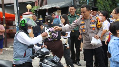 Harmoni Umat Beragama, Umat Nasrani Di Tamansari Bagikan 855 Paket Takjil Di Bulan Ramadhan