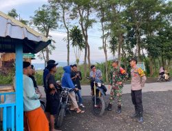TNI-Polri Bersinergi Jaga Kamtibmas, Babinsa dan Bhabinkamtibmas Patroli Humanis Di Obyek wisata Black Lava