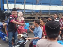 Senergitas DPC LSM Penjara Indonesia Dengan Kapolsek Keboncandi Polres Pasuruan Kota Bagi Bagi Takjil