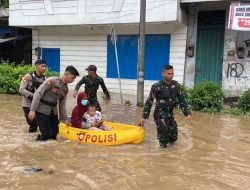 Sigap Tanggap, Polres Pasuruan Kota bersama TNI dan Warga Tangani Banjir