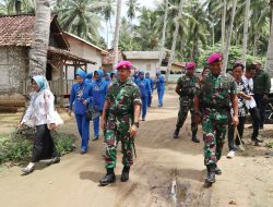 Komandan Kolatmar bersama Prajurit Puslatpurmar-8 Teluk Ratai gelar Bakti Sosial