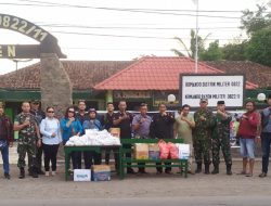 Segenap Jajaran dan Redaksi PT. Cakrawala Bagikan Ratusan Takjil Jelang Buka Puasa