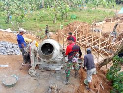 Tak Kenal Lelah, Personil TMMD Ke-120 Kodim 0422/LB dan Warga Kebut Pembuatan Gorong Gorong