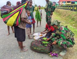 Senyuman Tulus Mama Papua, Dagangan di Borong Habis Satgas Yonif 509 Kostrad