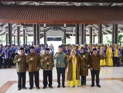 Jama’ah Haji Kloter 60 Perdana yang Berangkat dari Pendopo Kabupaten Sidoarjo