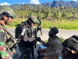 Berikan Rasa Aman Satgas Yonif 509 Kostrad Patroli dan Sapa Masyarakat