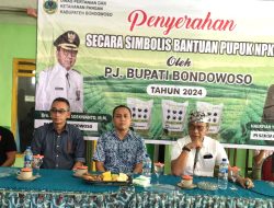 Hari kedua Pj Bupati Bambang Soekwanto Salurkan Pupuk NPK ke Petani