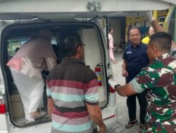 Warga Hentikan Ambulance Klinik Satuan Yonkes 2/ Yudha Bhakti Husada Yang Sedang Melintas