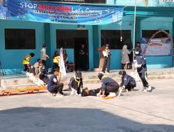 Kegiatan MPLS PMR SMK 01 Diponegoro Wuluhan Sosialisasikan Peragakan Pertolongan Pertama