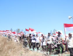 Sambut Hari Kemerdekaan RI ke 79, Polres Bondowoso bersama Pemkab Kibarkan 1.000 Bendera Merah Putih di Kawah Wurung