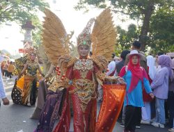 Meriah, Warga OKI Tumpah Ruah ke Jalan Saksikan Pawai Kemerdekaan
