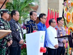 Kapolri bersama Panglima TNI mendampingi Bapak Presiden Joko Widodo