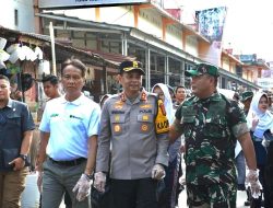 Masih Dalam Rangkaian HUT TNI Ke 79, Kodim 0402/OKI Laksanakan Karya Bakti Di Pasar Kayuagung