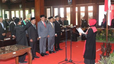 Pengucapan Sumpah atau Janji Pimpinan DPRD Kabupaten Blora Masa Jabatan 2024-2029