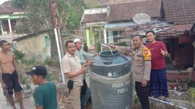 Inisiatif 3 Pilar di Desa Leprak,Polres Bondowoso lakukan Pemasangan Pipa dan Tandon Air di sekolah dan masjid