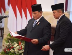 Presiden Prabowo Subianto didampingi oleh Wakil Presiden Gibran Rakabuming Raka melantik Menteri Kabinet Merah Putih
