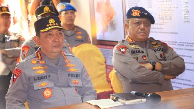 Kapolri Tinjau Posko Pengungsi Erupsi Gunung Lewotobi di NTT