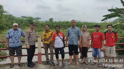 Blusukan Kepala Desa Tanjekwagir Ketitik yang Menjadi Langganan Banjir Patut Mendapat Perhatian dari Pemerintah Kabupaten