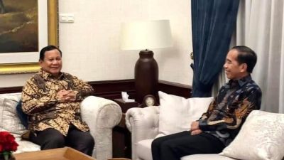 Presiden Prabowo Subianto bertemu dengan Presiden ke-7 Republik Indonesia Joko Widodo di kediamannya di Kertanegara