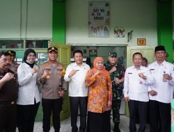 Plt. Bupati Sidoarjo Dan Gubernur Terpilih Jawa Timur Tinjau Pelaksanaan Makan Bergizi Gratis (MBG) Di SMPN 1 Candi